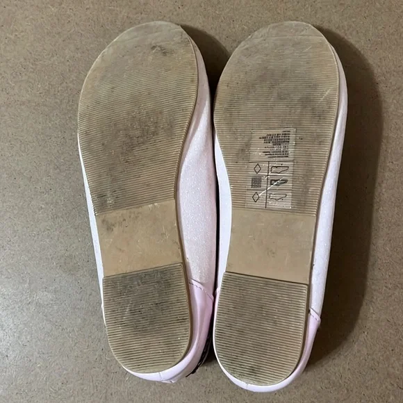 Hello Kitty Flats - Picture 6 of 6